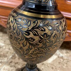 花瓶 置物 オブジェ アジアン風 骨董品 ゴールド ブラック 花柄 札幌 東区 店頭引取り歓迎の画像