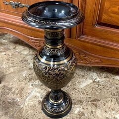 花瓶 置物 オブジェ アジアン風 骨董品 ゴールド ブラック 花柄 札幌 東区 店頭引取り歓迎の画像