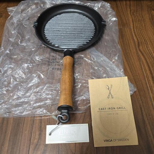 【新品】キャストアイアン フライパン　鉄鍋　北欧　キャンプ　グリルパン　アウトドア　余分な油を落とすグリルリブ