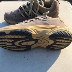 T OR OY24.5スニーカー未使用品の画像