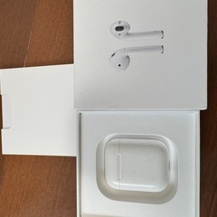 Apple　AirPods、充電ケース付きの画像