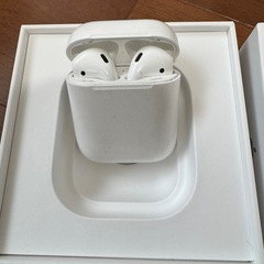 Apple　AirPods、充電ケース付き