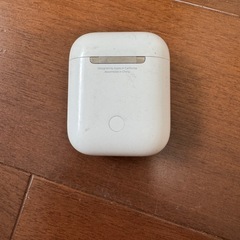 Apple　AirPods、充電ケース付きの画像
