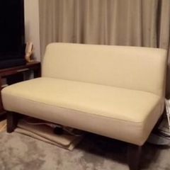 東芝47インチ　テレビ　ソファー2脚の画像