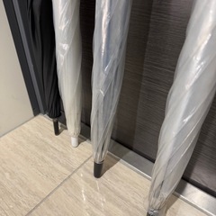 定価半額以下☆大きめ黒傘＆ビニール傘計4点セットの画像