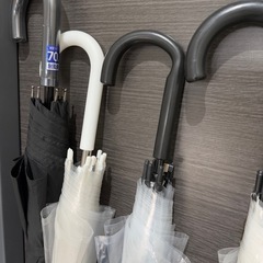 定価半額以下☆大きめ黒傘＆ビニール傘計4点セットの画像
