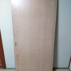 空き家のドアにカッティングシールを貼って下さい