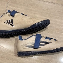 adidas キッズ20cm サッカーシューズ
の画像