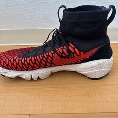 中古 Nike ハイカットスニーカー ブラック/レッドの画像