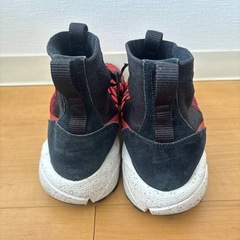 中古 Nike ハイカットスニーカー ブラック/レッドの画像