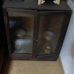 タンス、収納家具、机、テーブル、食器棚ありますの画像