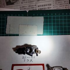 様々なサイズのラジコン用エンジンキャブレター３品の画像