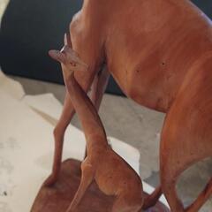 キリンの置物　木製の画像