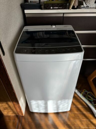 縦型洗濯機と電子レンジ