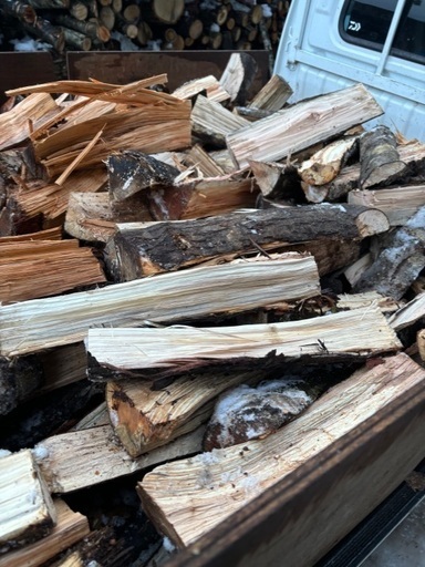 8000円。乾燥雑木ミックス薪軽トラ2台価格処分価格