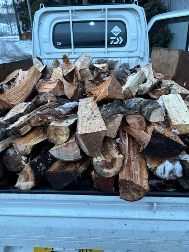 8000円。乾燥雑木ミックス薪軽トラ2台価格処分価格