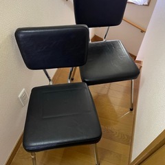 【相談中
】黒の椅子二脚