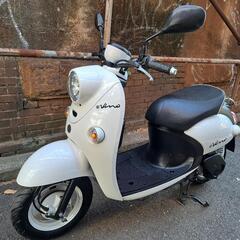 ヤマハ　eビーノ　SY11J　テレビでお馴染みの出川哲朗の充電させてもらえませんかの電動バイクの画像