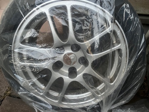 ランエボ９ワゴン　純正ホイール（タイヤ付き）車検用などにいかがでしょうか ランエボ9ワゴン 純正ホイール（タイヤ付き）車検用などにいかが