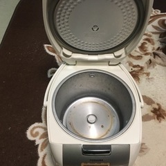 【お値下げ】東芝　5.5号　炊飯器　2015年製の画像