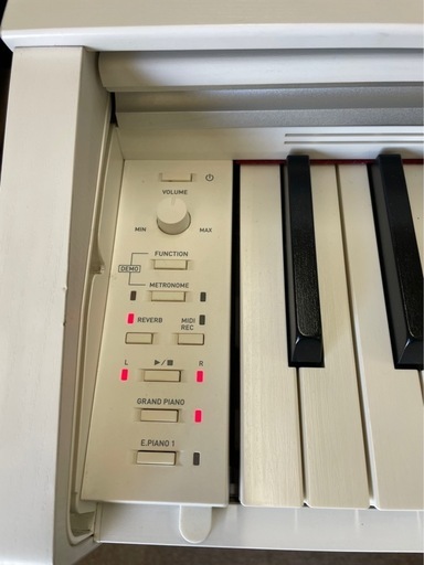 2018年製　中古美品CASIO PX-770WE (ホワイトウッド調)電子ピアノ Ｐｒｉｖｉａ（プリヴィア）（８８鍵盤）　