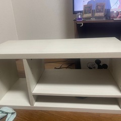 白のテレビ台の画像