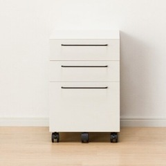 オフィスデスクの画像