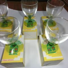 ●昭和の物です、●非売品、,●箱入り未使用　バヤリース　グラス　カップ　カリフォルニア　ゴブレット5個（透明とグリーン２色）画像参照★お手数おかけしたします、プロフィール必読ですの画像