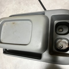 センターコンソール　ハイエースの画像