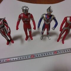 ●ウルトラマン４点まとめてです、年代物にご理解ある方のみ。〈●タ...