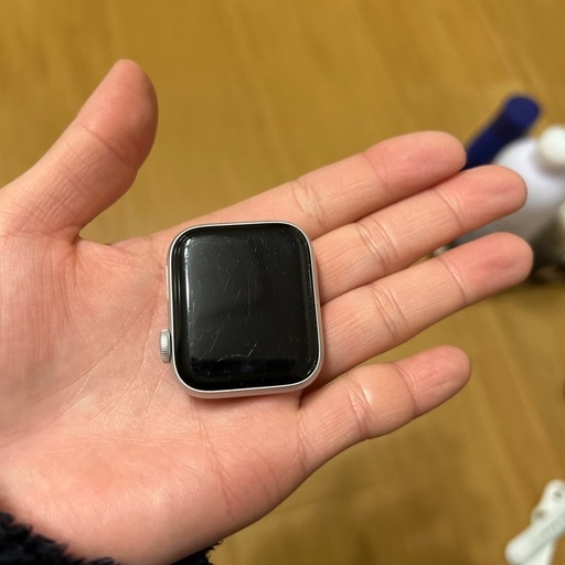 Apple Watch SE と充電コード