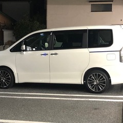 ヴォクシーの画像
