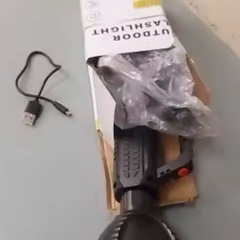 新品　強力なLED懐中電灯の画像