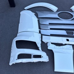 ★日野純正フロントメッキキット　現行17プロフィア★新車外し！美品！ ☆日野純正フロントボディキット 現行17プロフィア☆新車外し！美品！