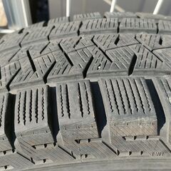 225/65R17 スタッドレスタイヤとホイールセットの画像