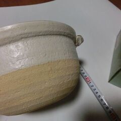 ●雑炊鍋（陶器製）●未使用箱入、1人～３人（目安です），鍋置き、オタマ置き、箱傷は傷み有、画像参照。●お問い合わせ前に、プロフィール必読ですの画像