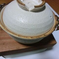 ●雑炊鍋（陶器製）●未使用箱入、1人～３人（目安です），鍋置き、オタマ置き、箱傷は傷み有、画像参照。●お問い合わせ前に、プロフィール必読ですの画像