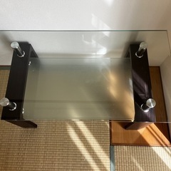 ガラステーブルの画像