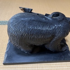 熊 置物 🐻 木彫 魚 🐟 木製 彫刻 アンティーク 敷台付き 鮭咥えの画像