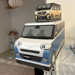 車の形のダンボール箱