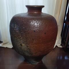 大き目の壺