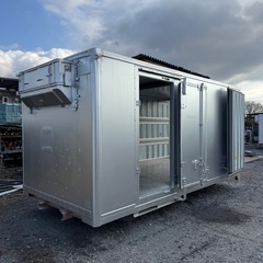 仕上げ済み！断熱材入り！中仕切り扉！スライド式横扉！バイクガレージ