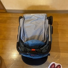 折りたたみ式ベビーカーの画像
