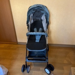 折りたたみ式ベビーカーの画像