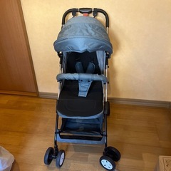 折りたたみ式ベビーカーの画像