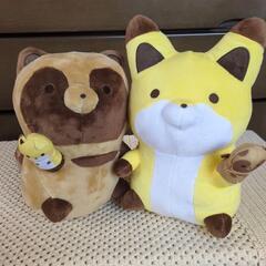 タヌキとキツネのぬいぐるみ