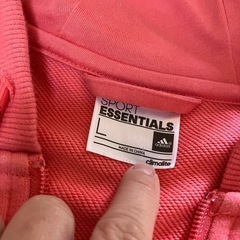 adidas ピンクトレーナーの画像