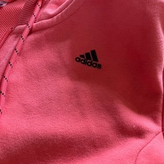 adidas ピンクトレーナーの画像