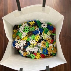 知育玩具　ブロック　立体図形を自由に作れますの画像