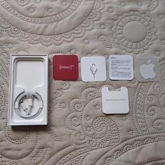 iPhoneSE　red 外箱　Lightningケーブルの画像